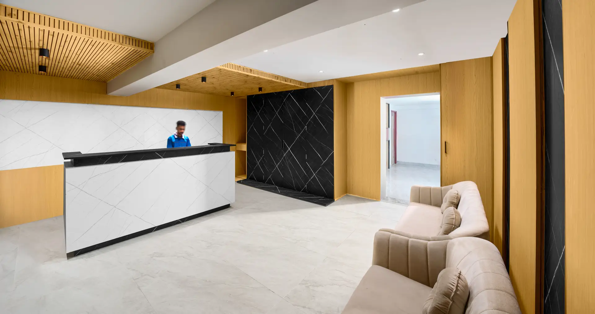 Taara Hotel — reception & ambience